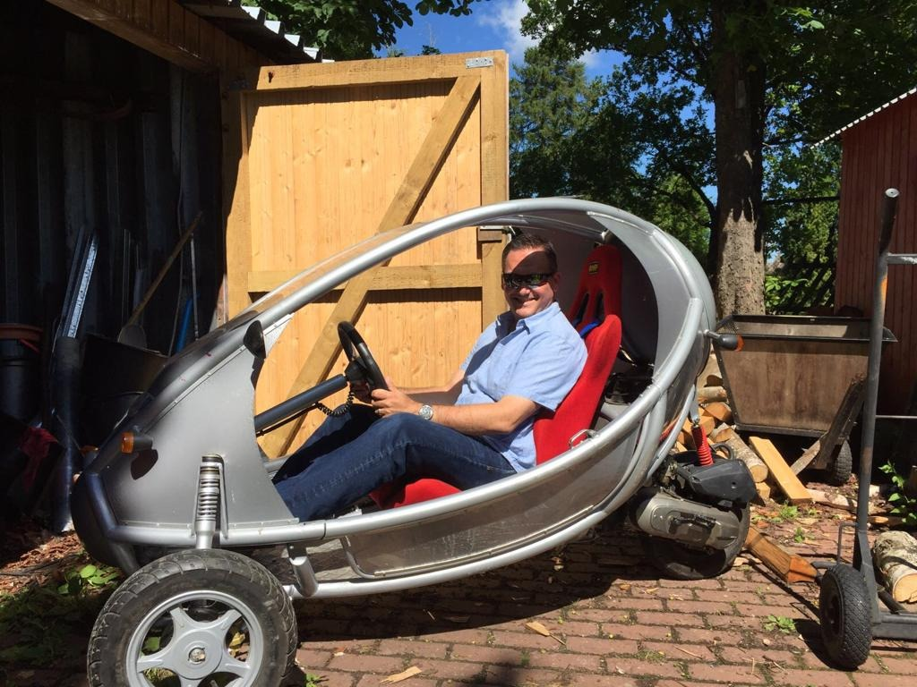 Simon in Nobe Egg Car